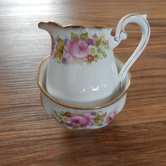 Royal Albert cream & sugar - Picture 4 of 5